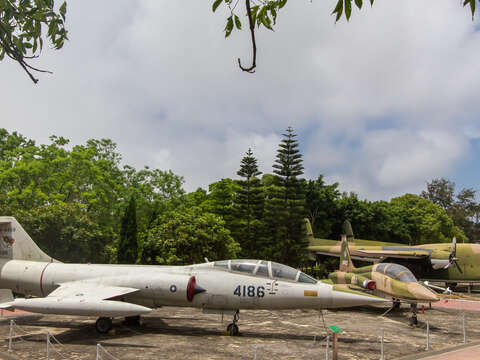 7月15日前乳山园区、八二三战史馆园区飞机整修