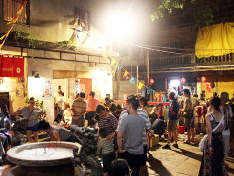 暑假期間受到民眾歡迎的二手市集又來了，將在本周六於內武廟埕登場。