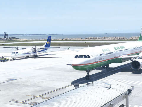 春节第4波加班机，预计加开北金单向尖峰时段来回班机计3架次，双向提供696座位数。（县府提供）