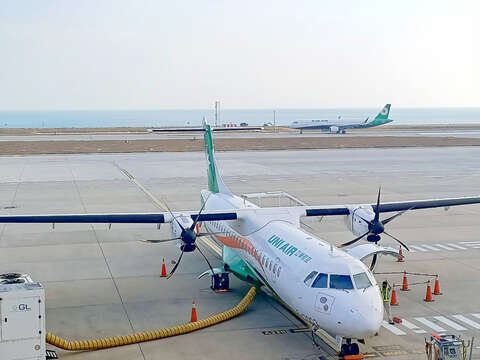 随着疫情趋缓，国旅回温，金门县政府宣布，第7梯次花莲金门双向包机将在12月26~28日推出。 （县府观光处提供2）