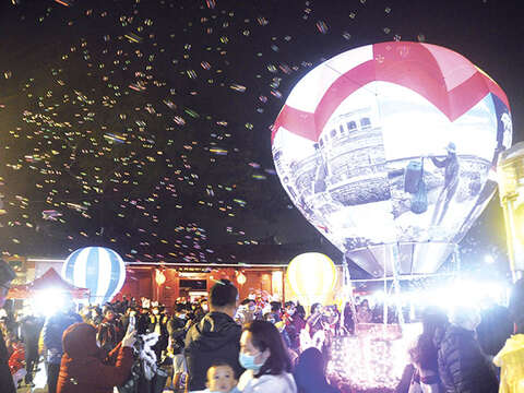 金门元宵灯节回归後浦小镇举办。