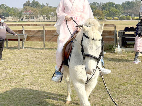 新春農業展推出「古裝體驗親子童玩趣」。（畜試所提供）