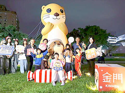 本縣經武酒窖等7處景點躋身觀光百大亮點,閃耀全台,縣府今年再度帶領可愛的觀光IP代表隊,跨海參與年度盛事「2026台灣燈會在嘉義」。(縣府提供)