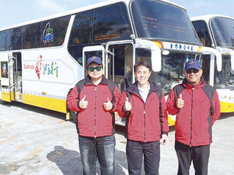 車船處購置2輛遊覽車專用於台灣好行金門線行駛，昨（29）日正式啟用。