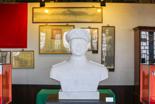 胡琏将军白玉雕像