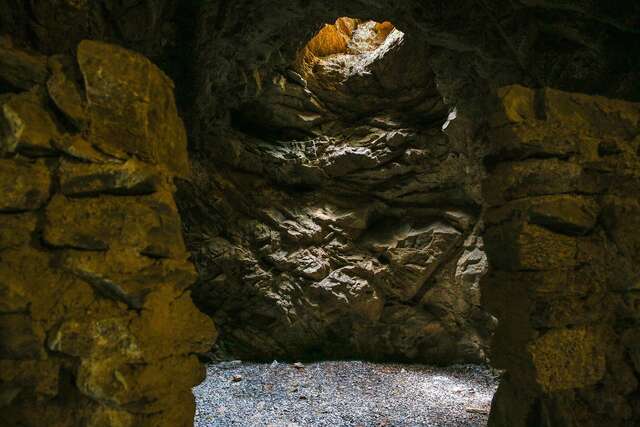 位於高洞據點旁的秘境「天坑」