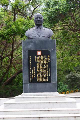 位於太武山玉章路上的劉玉章雕像