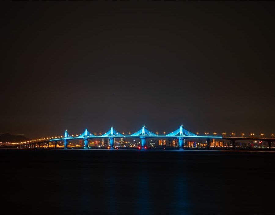 金門大橋
當你看到藍色的金門大橋，代表
.
.
.
.
.
.
.
.
.
.
.
 現在是星期五晚上  
快放假啦～祝福大家有個...