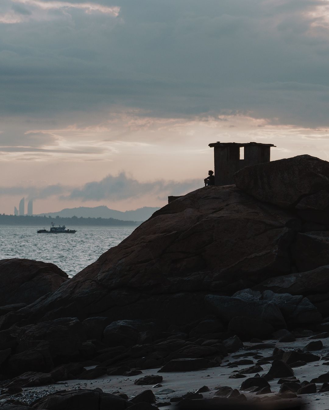 金湯港
位於古崗的金湯港，擁有寬廣療癒的沙灘與海景，海岸岩石上有座衛哨亭，可在此一覽周圍海景，享受最愜意的時光。
- 
感謝 @_...