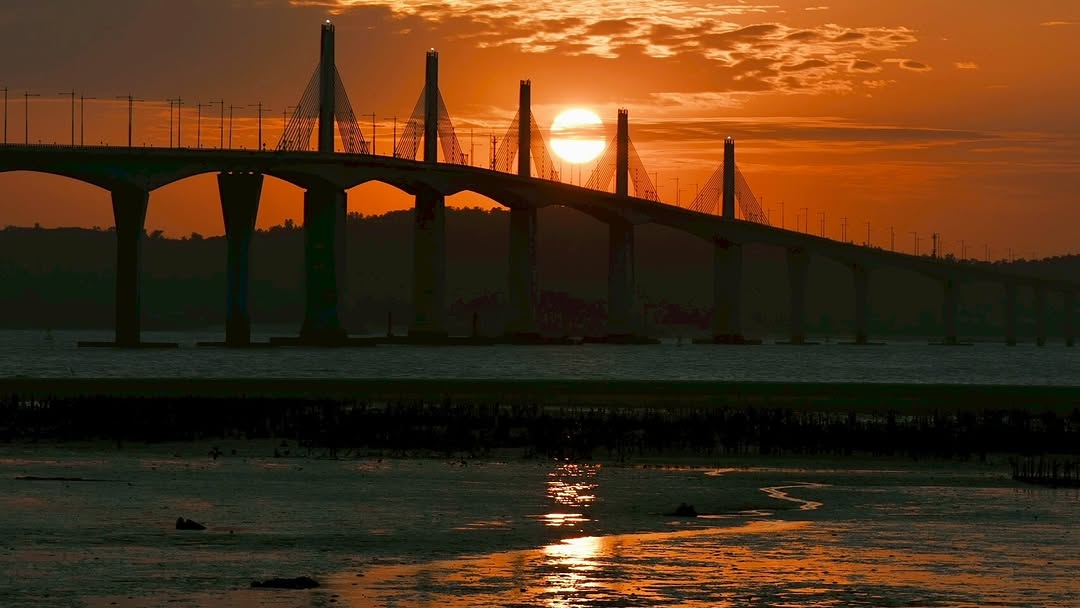 金門大橋
當落日遇見金門大橋,海天之間便展開了一場令人屏息的視覺饗宴。
-
感謝 #許淞堤、#湯桂福 攝影師美照分享!
更多美照...