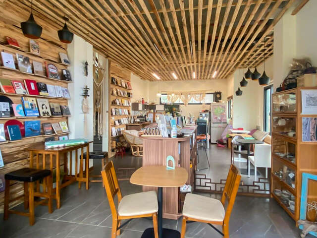 复合式咖啡书屋