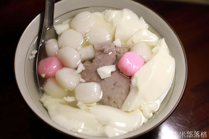 豆花口感相當綿密且香氣十足