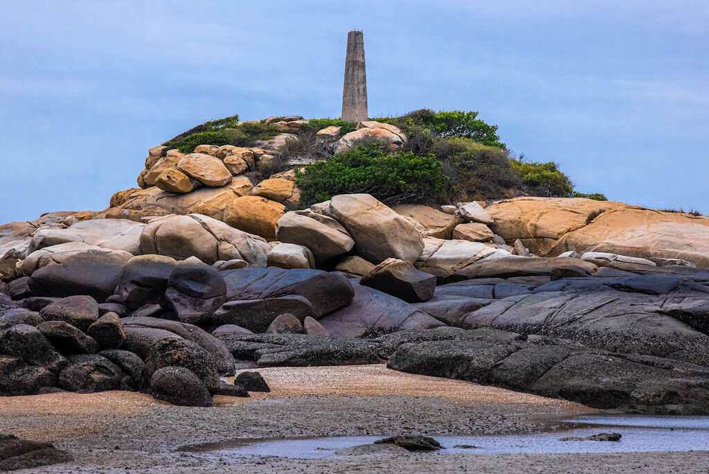 復興島上紀念碑